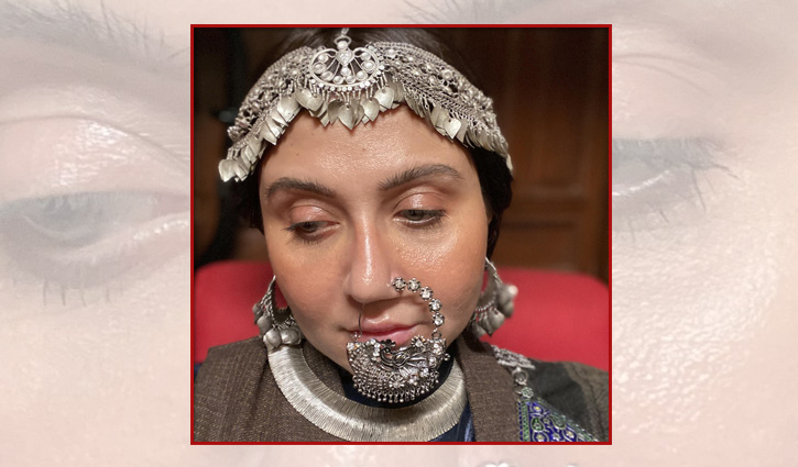 ‘বাঁকা নাক’ নিয়ে আলোচনায় স্বস্তিকা