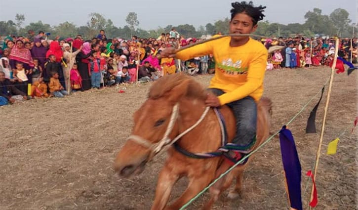 ৩০ প্রতিযোগিকে ছাড়িয়ে গেলো শিশু হাসিবুলের ঘোড়া 