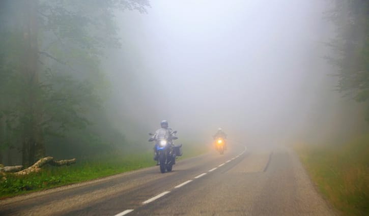 শীতে মোটরসাইকেল দুর্ঘটনা এড়িয়ে চলতে করণীয়