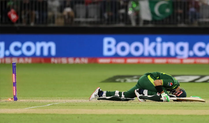 রুদ্ধশ্বাস ম্যাচে পাকিস্তানকে ১ রানে হারালো জিম্বাবুয়ে