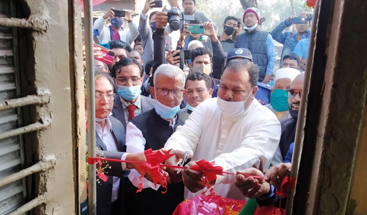 চিলমারী কমিউটার ট্রেনের উদ্বোধন চিলমারী কমিউটার ট্রেনের উদ্বোধন
