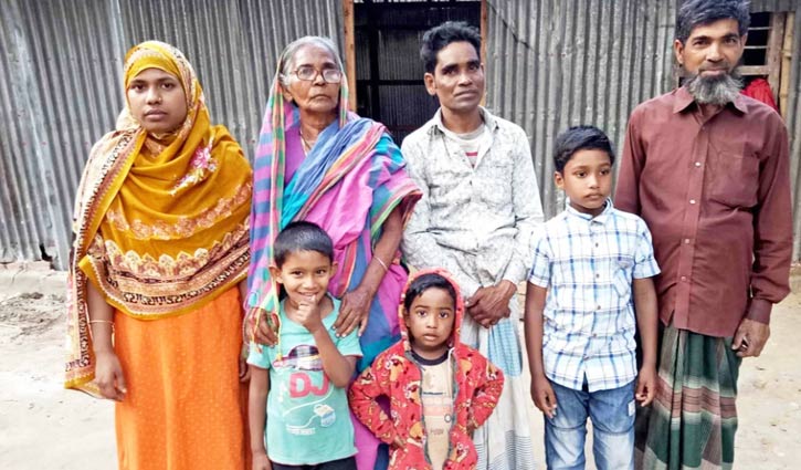 ১৪ বছর পর মিনহাজ ফিরে এলেন বাড়িতে