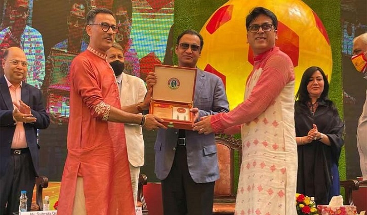 বসুন্ধরা গ্রুপের এমডিকে সংবর্ধনা দিলো ইস্টবেঙ্গল ক্লাব