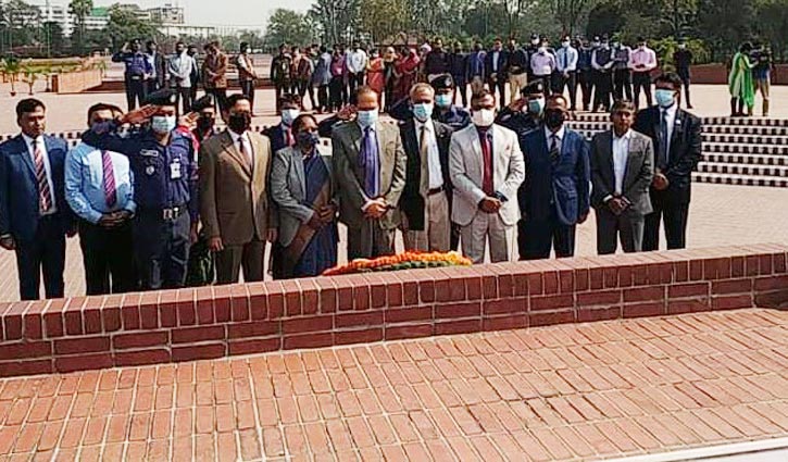 জাতীয় স্মৃতিসৌধে শ্রদ্ধা জানালেন নতুন ইসি