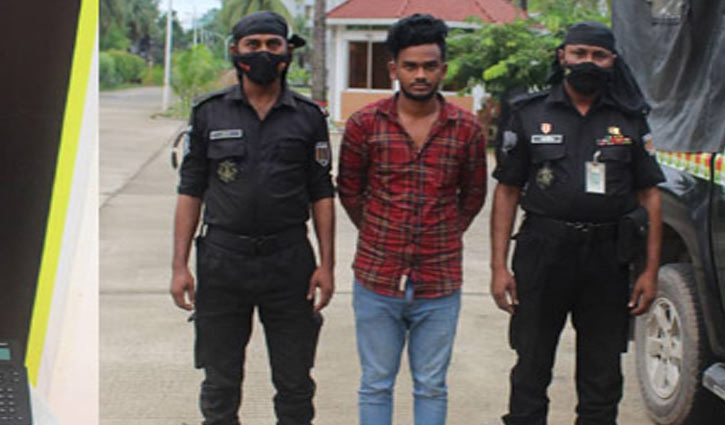 অনলাইনে প্রতারণা করে ২৪ লাখ টাকা হাতিয়ে নিয়ে গ্রেপ্তার
