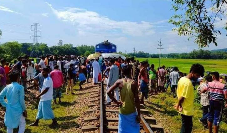 সিগন্যাল মানেননি মাইক্রোবাস চালক: দাবি গেটম্যানের