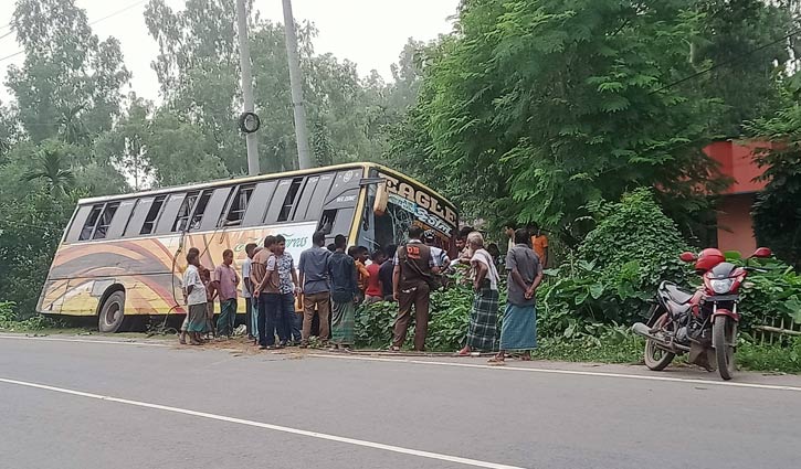 বাসে ডাকাতি ও ধর্ষণ: স্ত্রীর চিকিৎসার টাকা হারিয়ে বিপাকে ব্যবসায়ী