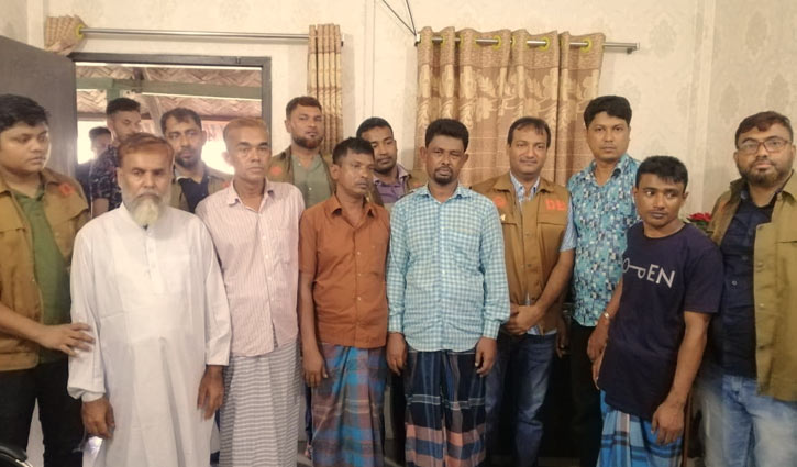 ‘জ্বীনের বাদশা’সহ ৬ প্রতারক গ্রেপ্তার ‘জ্বীনের বাদশা’সহ ৬ প্রতারক গ্রেপ্তার
