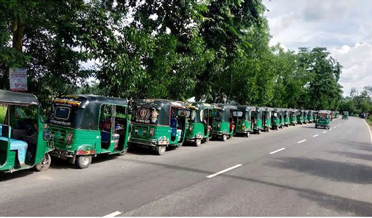 Long queues at CNG filling stations in Sylhet