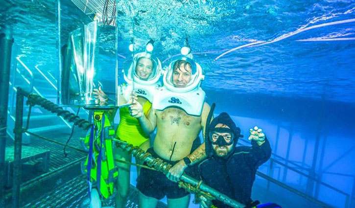 Adam Zampa takes WC trophy to Great Barrier Reef