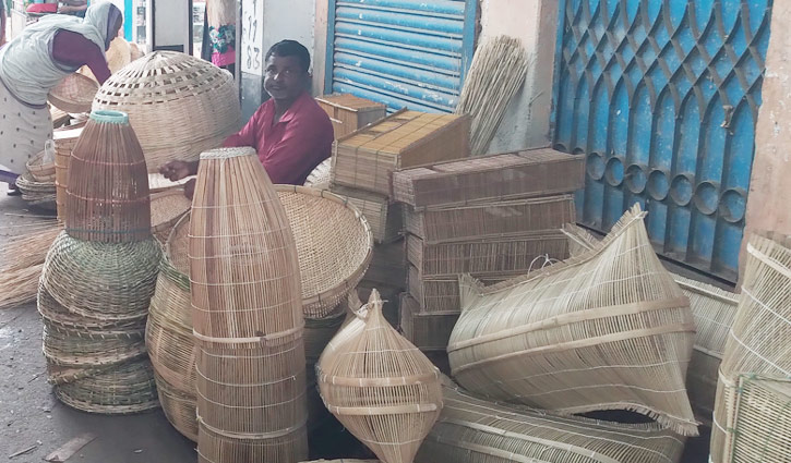 বর্ষায় মাছ ধরার ‘চাই’ এর খুব কদর