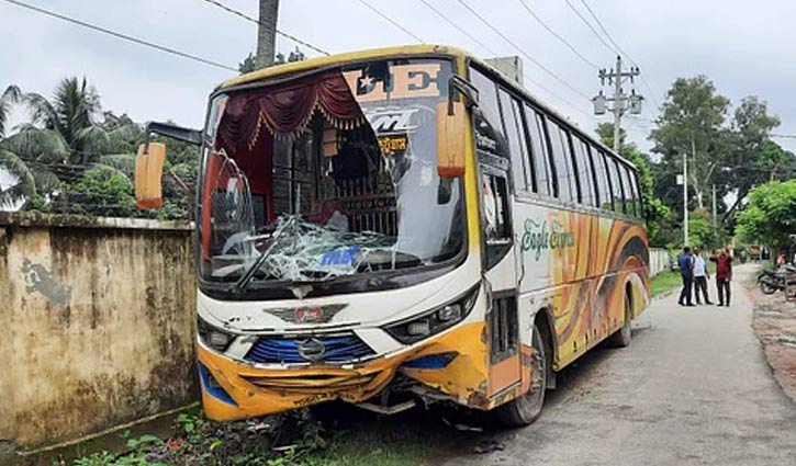 বাসে ডাকাতি-ধর্ষণ: আসামিদের ধরতে অভিযান অব্যাহত, দুপুরে পুলিশের সংবাদ সম্মেলন