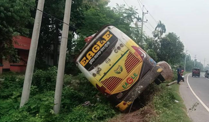 ডাকাতি ও ধর্ষণ, লুটের টাকার ভাগাভাগির দ্বন্দ্বেই বাস দুর্ঘটনা