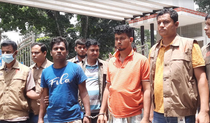 বাসে লুণ্ঠিত দুটি মোবাইল ফোন বিক্রি বাসে লুণ্ঠিত দুটি মোবাইল ফোন বিক্রি