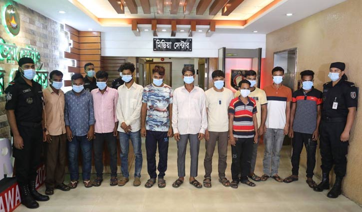 বিভিন্ন পেশার আড়ালে মহাসড়ক ও বাসাবাড়িতে ডাকাতি