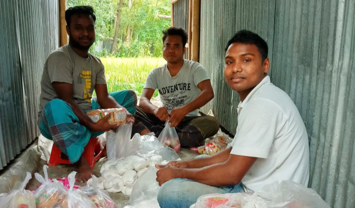 ব্যক্তি উদ্যোগে অর্ধশত পরিবারে তৌহিদের ঈদ উপহার ব্যক্তি উদ্যোগে অর্ধশত পরিবারে তৌহিদের ঈদ উপহার