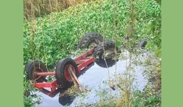 কুমিল্লায় ট্রাক্টর উল্টে খালে, নিহত ৩