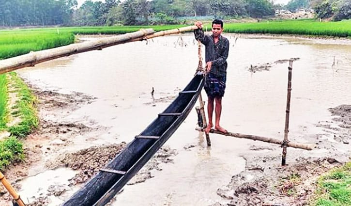 এখনো টিকে আছে পানি সেচের সনাতন পদ্ধতি