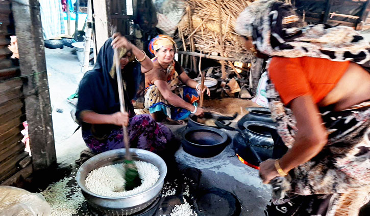 রমজানে ব্যস্ত লক্ষ্মীপুরের মুড়ি পল্লী  