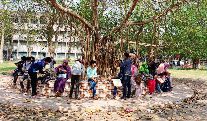 স্বপ্ন পূরণে ব্যস্ত নবীন  