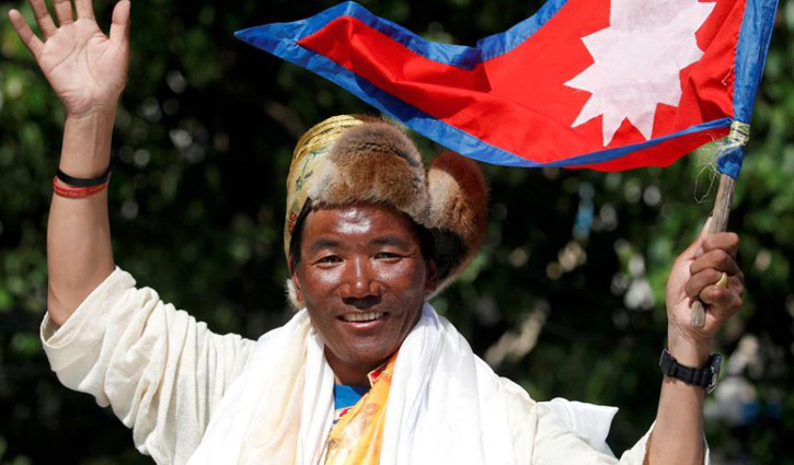 এভারেস্টের চূড়ায় ২৬ বার