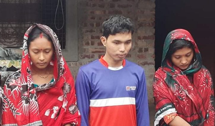 দুই প্রেমিকা বিয়ে করা রোহিনীর ঘরে এখন ১ বউ দুই প্রেমিকা বিয়ে করা রোহিনীর ঘরে এখন ১ বউ