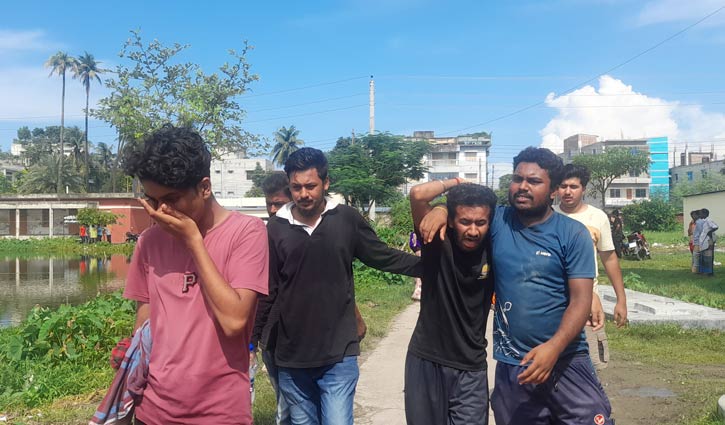 প্রতিমা বিসর্জনের সময় নদীতে ডুবে কলেজছাত্রের মৃত্যু প্রতিমা বিসর্জনের সময় নদীতে ডুবে কলেজছাত্রের মৃত্যু