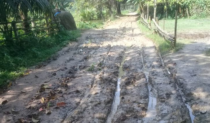 এমপির সুপারিশে সড়ক তালিকাভুক্ত, পাকা না হওয়ায় ব্যাপক ভোগান্তি এমপির সুপারিশে সড়ক তালিকাভুক্ত, পাকা না হওয়ায় ব্যাপক ভোগান্তি