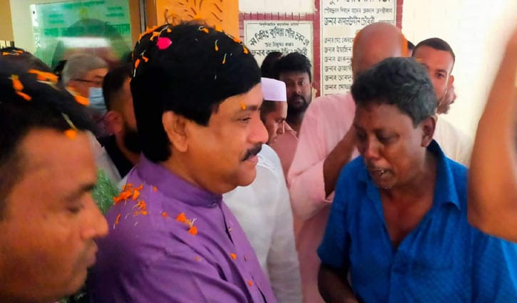 কুসিক থেকে বিদায় নিলেন মেয়র সাক্কু