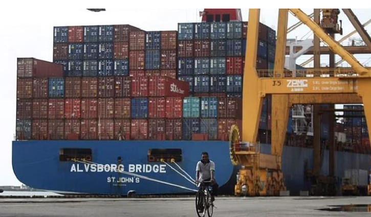 শ্রীলঙ্কায় তেল বাঁচাতে গাড়ির পরিবর্তে সাইকেল