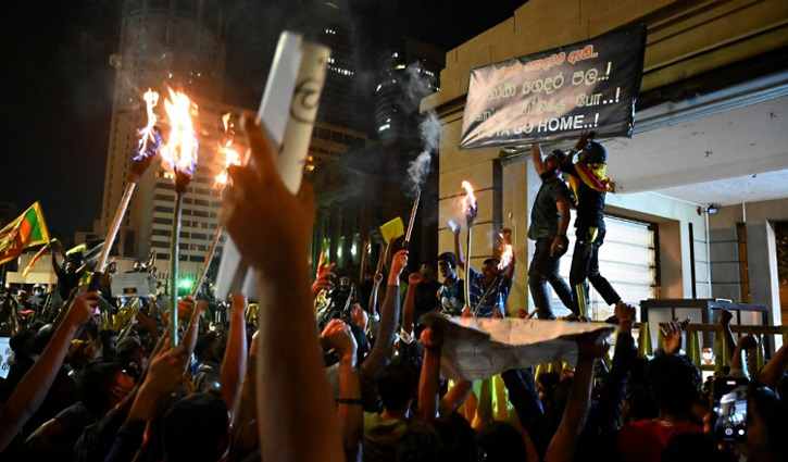 বিক্ষোভকারীদের সঙ্গে আলোচনায় বসার প্রস্তাব শ্রীলঙ্কার প্রধানমন্ত্রীর