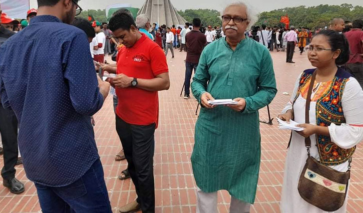 স্মৃতিসৌধে ‘হরতালের’ লিফলেট বিলি করলেন সিপিবির সম্পাদক