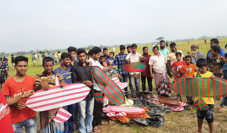 নদীর তীরে ঘুড়ির মেলা