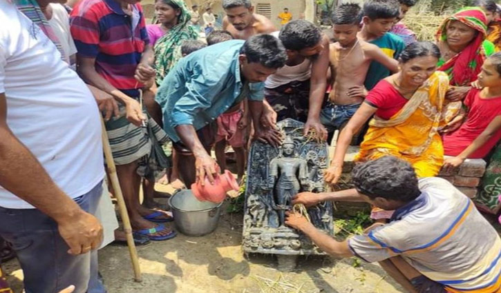 পুকুরে মিললো ৫০ কেজি ওজনের মূর্তি