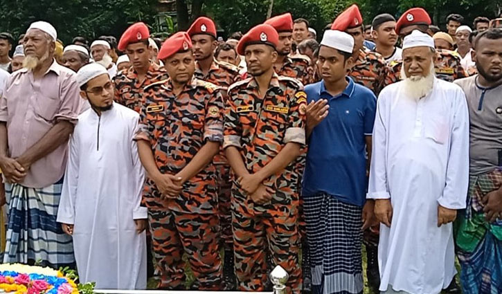 সীতাকুণ্ডে অগ্নিকাণ্ড, ফায়ার ফাইটার আলাউদ্দিনের দাফন সম্পন্ন