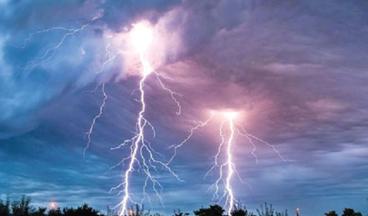 Lightning kills two in Kutubdia