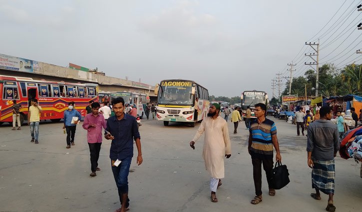 Home-goers throng on Dhaka-Tangail highway