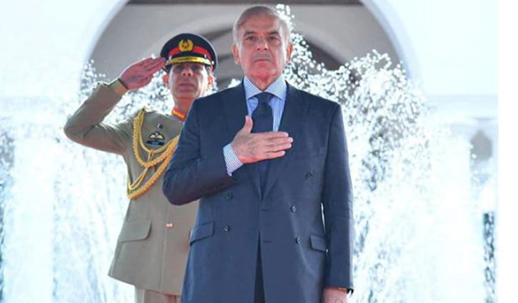 Pakistan PM calls himself as ‘majnoo’ Pakistan PM calls himself as ‘majnoo’
