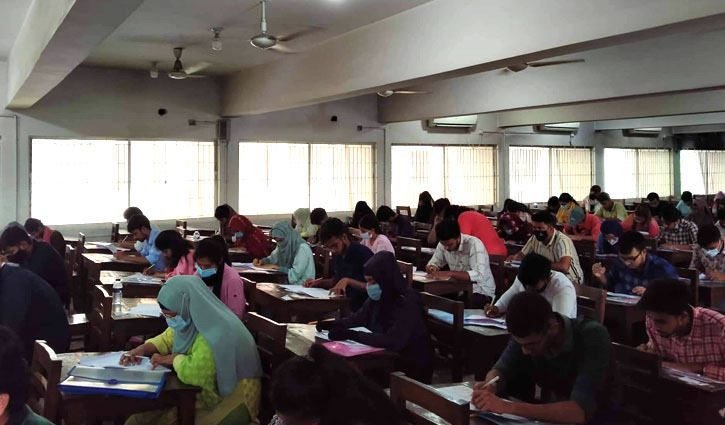 DU GA unit admission test held