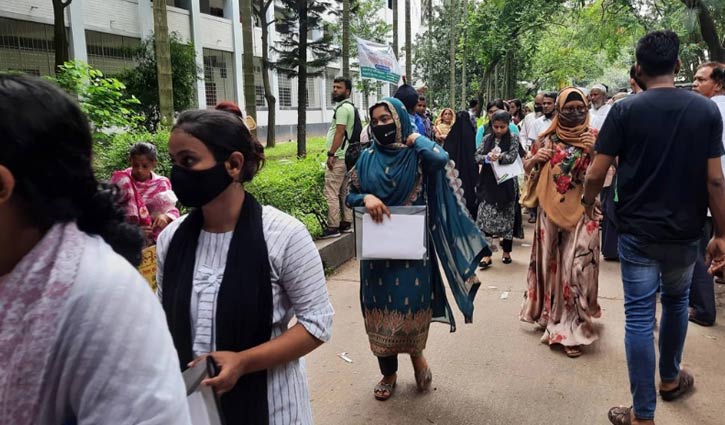 DU ‘Kha’ unit admission test held DU ‘Kha’ unit admission test held
