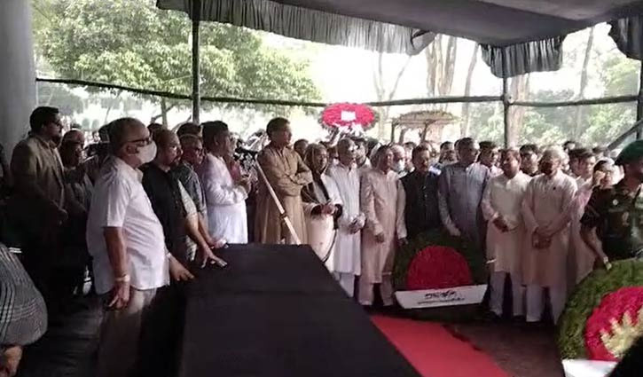 People from all walks of life paying last respect to Gaffar Choudhury