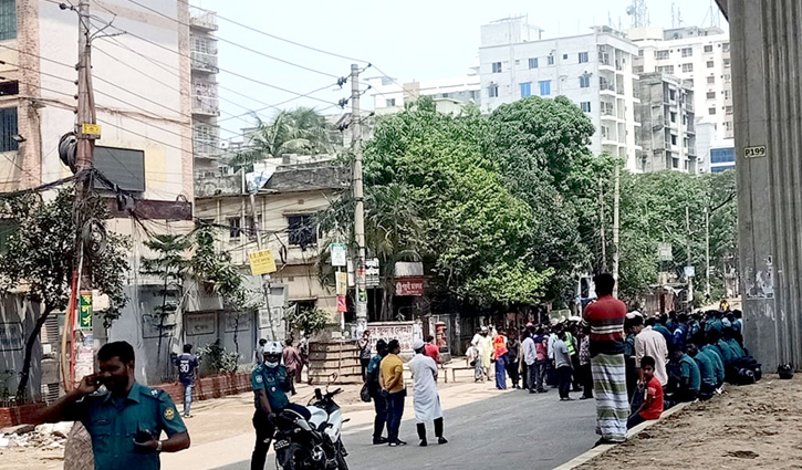 Garment workers block Mirpur roads for arrears, Eid bonus