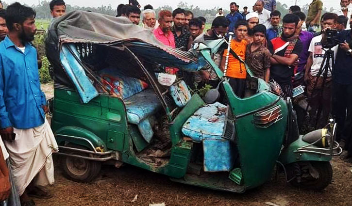 4 killed as pick-up hits auto-rickshaw in Narsingdi