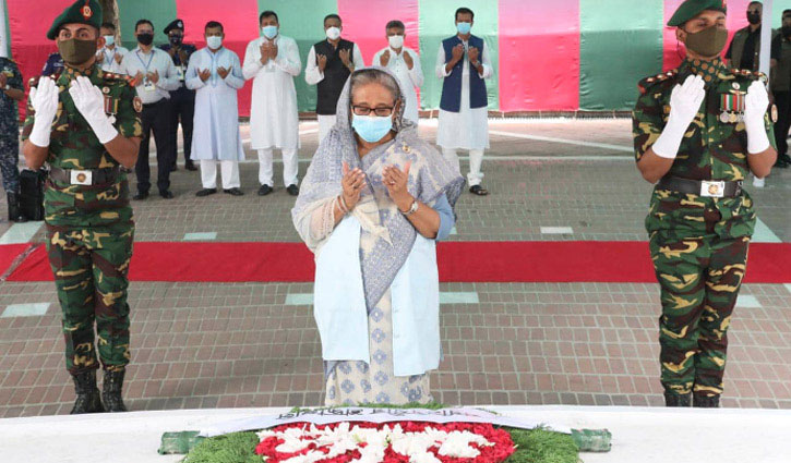 PM offers prayer at Bangabandhu`s mausoleum