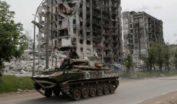 Russian makes advances on Ukrainian strongholds in east