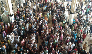 Ticket seekers suffer at Kamalapur Railway Station
