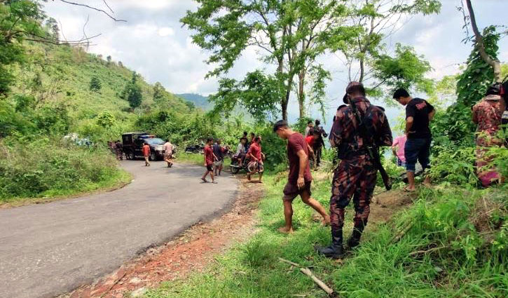 3 killed, 6 hurt as tourist bus turns turtle in Bandarban