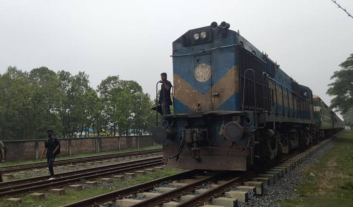 Dhaka’s rail communication with North Bengal restored after 12 hrs