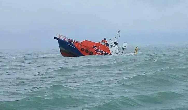 12 missing sailors of lighter ship capsized in Bay rescued