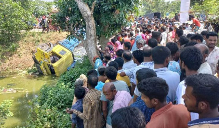 Four teachers among 5 crushed under truck in Naogaon